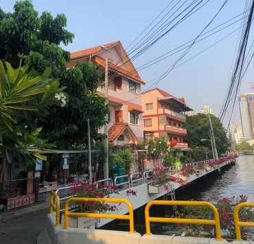 Walking Tour Khlong Saen Saep and Thong Lo Residential Houses