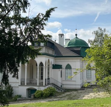 Geymueller Schloessel Vienna view from the garden