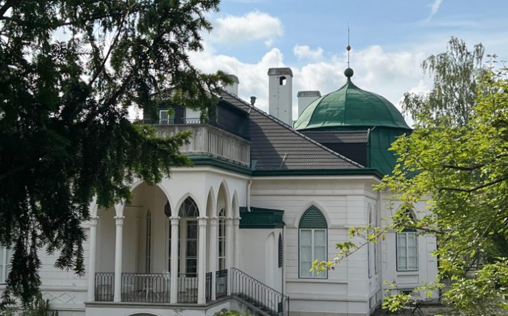 Geymueller Schloessel Vienna view from the garden